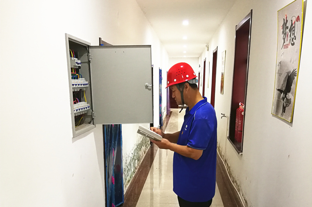 王學(xué)文2_副本.jpg 王學(xué)文2_副本.jpg